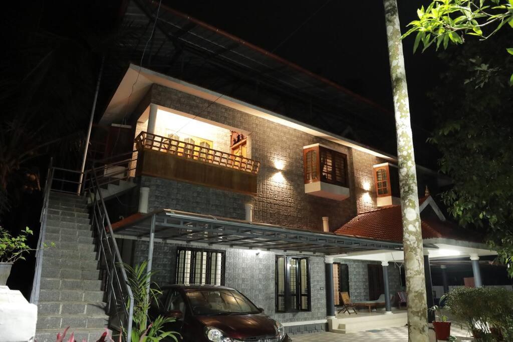 Anandam Stays - Premium 3Bhk Plush Homestay, Vaikom Near Kumarakom מראה חיצוני תמונה